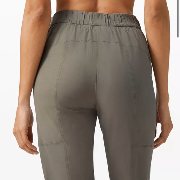 Lululemon Dynamic Days Travel Pant size 8 grey sage - Picture 3 of 8